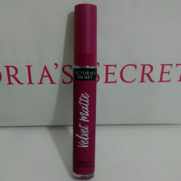 COPY - Victoria's Secret Matte Cream Lip Stain Scandalous - Picture 1 of 2